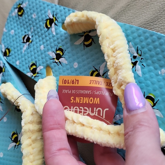 2 piece bundle, Flip flop shoe, scrunchie, handcrafted crochet,yellow blue white - Picture 8 of 11